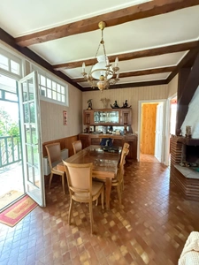 Ensemble de 2 maisons mitoyennes superficie totale de 107m², avec garage, terrain 1171m² 76 600 €