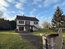 Pavillon de 155m², 5 chambres avec possibilité de 2 appartements indépendants sur terrain de 1527m² 138 000 €