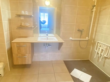 Hotel/Bar/Restaurant 30 pièces 230 000 €