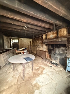 EN EXCLUSIVITE ! Maison en pierre 57m² à restaurer avec grange et garage sur terrain 486m² 29 900 €