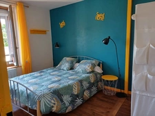 Gite/Maison en pierre, 164m², avec dépendances sur 945m² de terrain 127 000 €