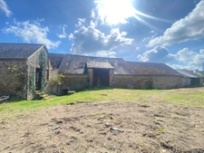 EN EXCLUSIVITE ! Corps de ferme avec maison d'habitation de 89m² sur terrain de 2hectares 2188m² 125 000 €