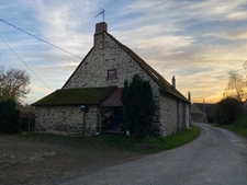 Ensemble de 2 maisons mitoyennes en pierre 209m² + grange, terrain 2000m² 79 500 €
