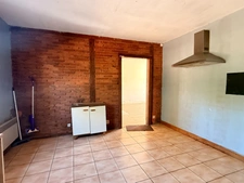 EN EXCLUSIVITE ! Authentique bâtisse en pierre 93m², sur près d'un hectare de terrain bordé par la rivière 79 900 €