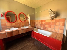 EN EXCLUSIVITE ! Authentique bâtisse en pierre 93m², sur près d'un hectare de terrain bordé par la rivière 79 900 €