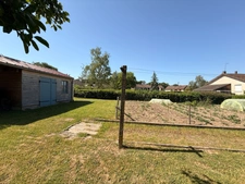Pavillon sur sous sol de 170m², 5 chambres, piscine sur terrain de 2000m² 197 000 €