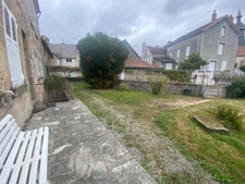 Demeure de 284m², 11 pièces, 7 chambres avec 600m² de dépendances, terrain de 2200m² 211 000 €