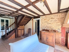 Maison en pierre 105m², 3 chambres sur 1 hectare de terrain + 3ha de terrain indépendants supplémentaires 78 000 €