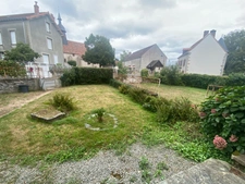 Demeure de 284m², 11 pièces, 7 chambres avec 600m² de dépendances, terrain de 2200m² 211 000 €