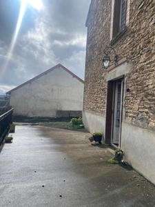 Maison de village, 103m², 3 chambres, terrasse et jardinet avec 2 garages 69 900 €