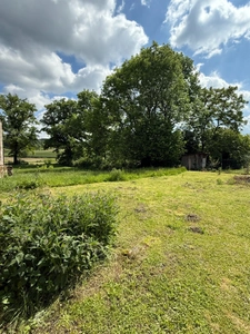 En exclusivite ! Maison de village, 300m², 10 chambres avec dépendances sur 3489m² de terrain 178 500 €