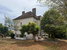  Manoir de 170m² avec son annexe de 50m² et ses dépendances sur terrain de 3 423m² 244 000 €