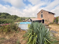 Maison de caractère en pierre, 121 m², 5 chambres avec belles dépendances sur 6 688 m² de terrain 148 500 €