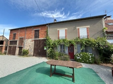 Gite/Maison en pierre, 164m², avec dépendances sur 945m² de terrain 127 000 €