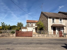 EN EXCLUSIVITE ! Maison en pierre de 136m², 2 garages sur terrain de 950m² 71 500 €