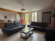 Gite/Maison en pierre, 164m², avec dépendances sur 945m² de terrain 127 000 €