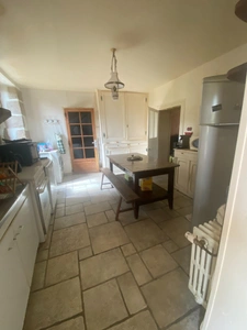 Demeure de 284m², 11 pièces, 7 chambres avec 600m² de dépendances, terrain de 2200m² 211 000 €
