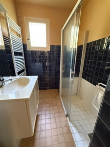 Pavillon sur sous sol, 118m², 3 chambres avec véranda sur 2721m² de terrain 128 000 €