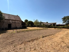 EN EXCLUSIVITE ! Charmante maison en pierre 60m² à rénover, Terrain de 900 m² 23 800 €