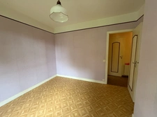 Pavillon sur sous sol, 118m², 3 chambres avec véranda sur 2721m² de terrain 128 000 €