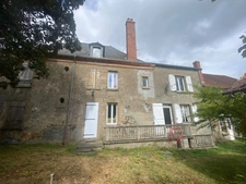 Demeure de 284m², 11 pièces, 7 chambres avec 600m² de dépendances, terrain de 2200m² 211 000 €