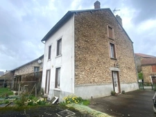 Maison de village, 103m², 3 chambres, terrasse et jardinet avec 2 garages 69 900 €