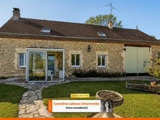 Maison en pierre avec grange et jardin arboré – Vue campagne