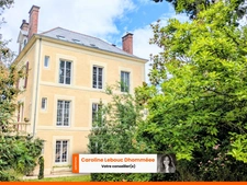 Demeure bourgeoise restaurée avec parc paysager et maison d'amis en centre-ville de Mamers