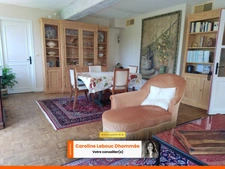 Ensemble immobilier de 325m² avec dépendances, garages et cour paysagée