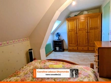Maison en pierre avec grange et jardin arboré – Vue campagne