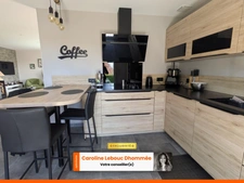 Maison contemporaine rénovée avec sous-sol complet – Prestations de qualité 