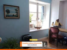 Ensemble immobilier de 325m² avec dépendances, garages et cour paysagée