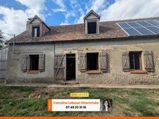 Longère en pierres 3 chambres à restaurer avec jardin et panneaux solaires en campagne