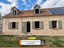 Longère en pierres 3 chambres à restaurer avec jardin et panneaux solaires en campagne