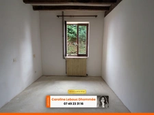 Longère en pierres 3 chambres à restaurer avec jardin et panneaux solaires en campagne