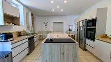 Demeure d'exception XVIIIe-XIXe de 450 m² sur parc clos 1 500 m² : Piscine couverte chauffée, sauna, suites et espace professionnel indépendant 73 m²