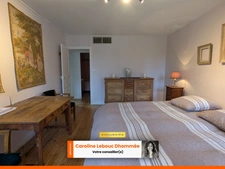 Ensemble immobilier de 325m² avec dépendances, garages et cour paysagée