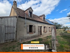 Longère en pierres 3 chambres à restaurer avec jardin et panneaux solaires en campagne