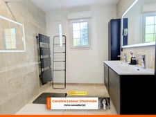 Maison contemporaine rénovée avec sous-sol complet – Prestations de qualité 