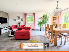 Maison contemporaine rénovée avec sous-sol complet – Prestations de qualité 