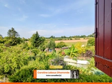Pavillon des années 80 à restaurer – Volumes, jardin et calme de village