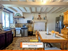 Maison en pierre avec grange et jardin arboré – Vue campagne