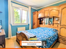 Maison contemporaine rénovée avec sous-sol complet – Prestations de qualité 