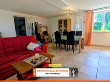 Maison en pierre avec grange et jardin arboré – Vue campagne