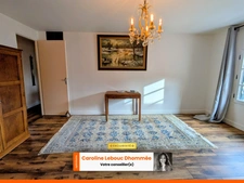 Ensemble immobilier de 325m² avec dépendances, garages et cour paysagée