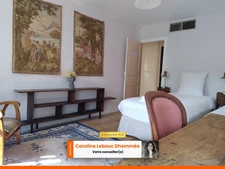 Ensemble immobilier de 325m² avec dépendances, garages et cour paysagée