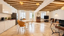 Maison de caractère 180 m² rénovée par architecte (travertin, laine de bois) sur jardin 700 m² — À l'orée de la forêt