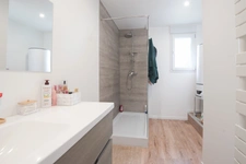 Appartement duplex rénové 3 chambres avec mezzanine proche centre