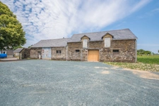 ENSEMBLE IMMOBILIER À RÉNOVER – FORT POTENTIEL – ENTRE GUÉMENÉ-PENFAO ET LA FORÊT DU GÂVRE