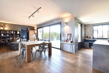 MAISON CONTEMPORAINE DE 5 CHAMBRES AVEC PISCINE ET PIÈCE DE LOISIRS